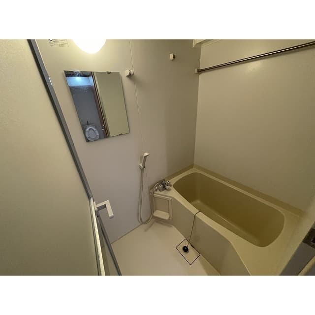 Room image 10
