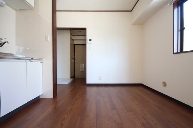 Room image 11