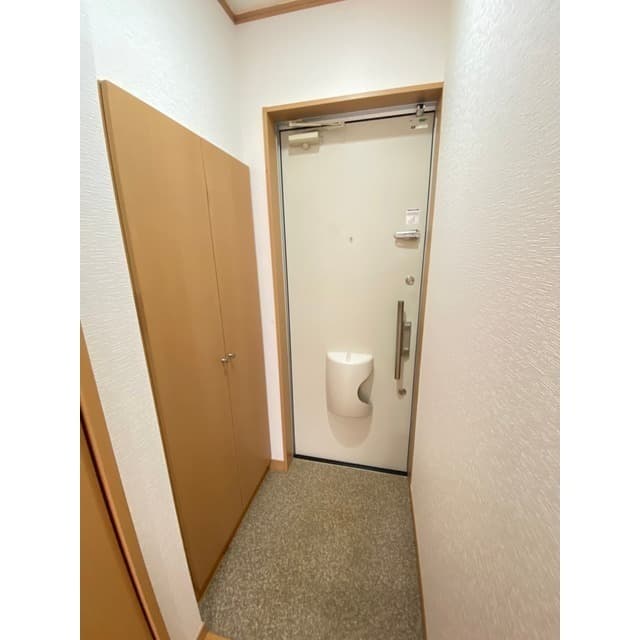 Room image 8