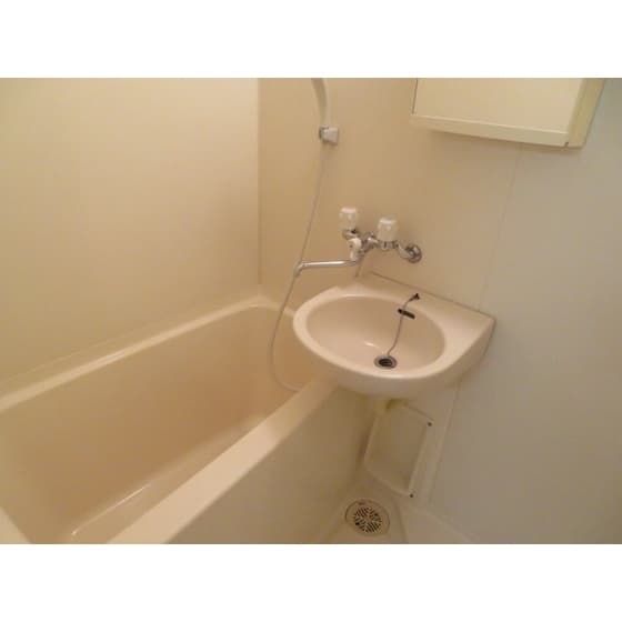Room image 10