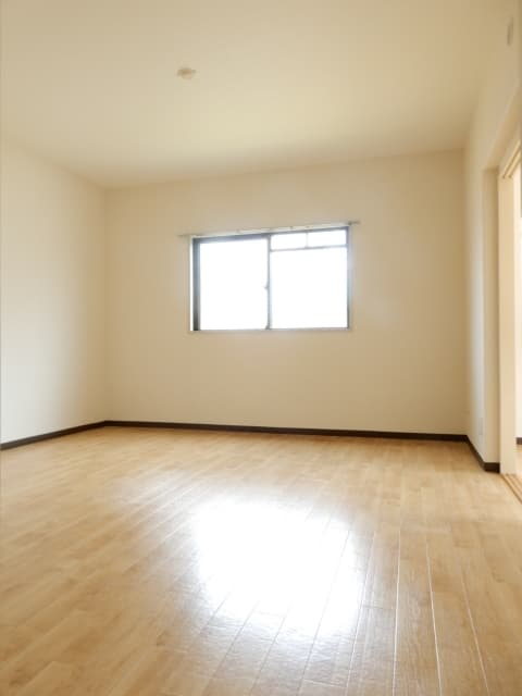 Room image 16