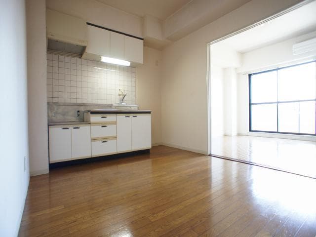 Room image 11