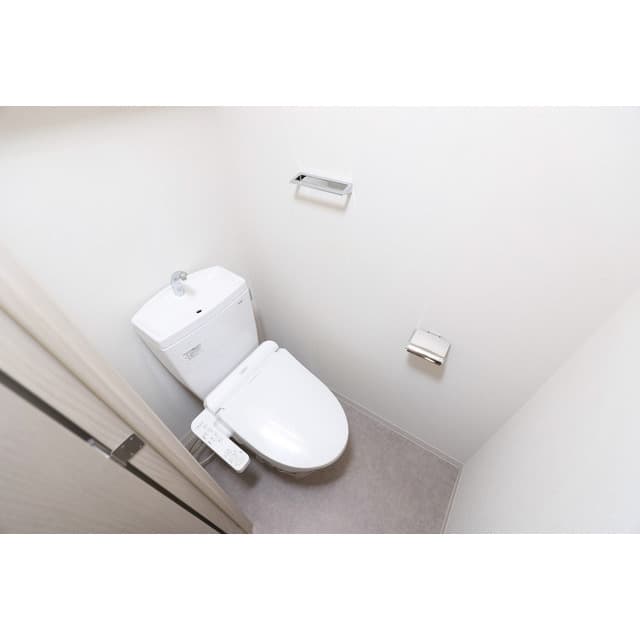 Room image 8