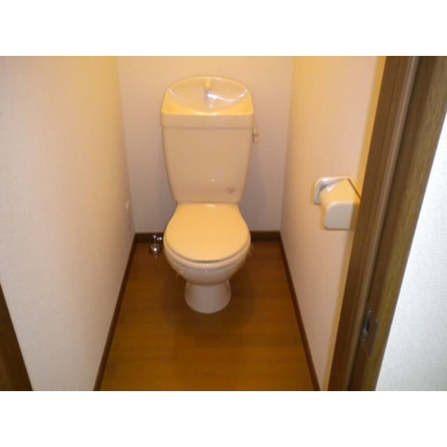 Room image 8