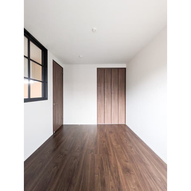 Room image 15