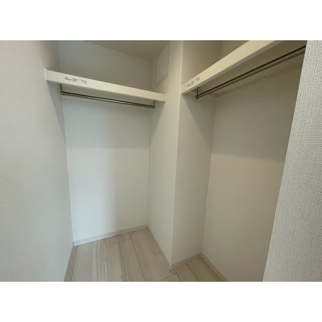 Room image 16
