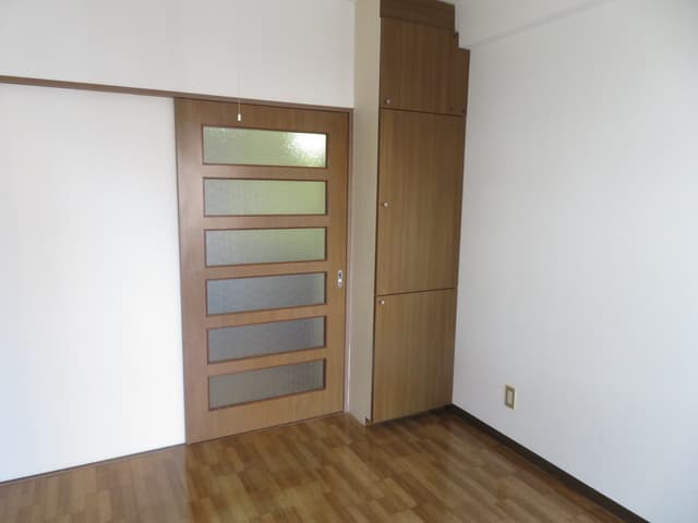 Room image 16