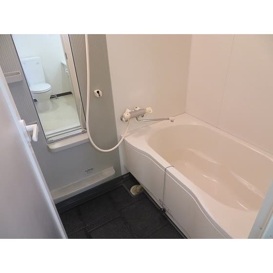 Room image 10