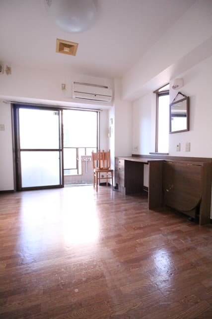Room image 11