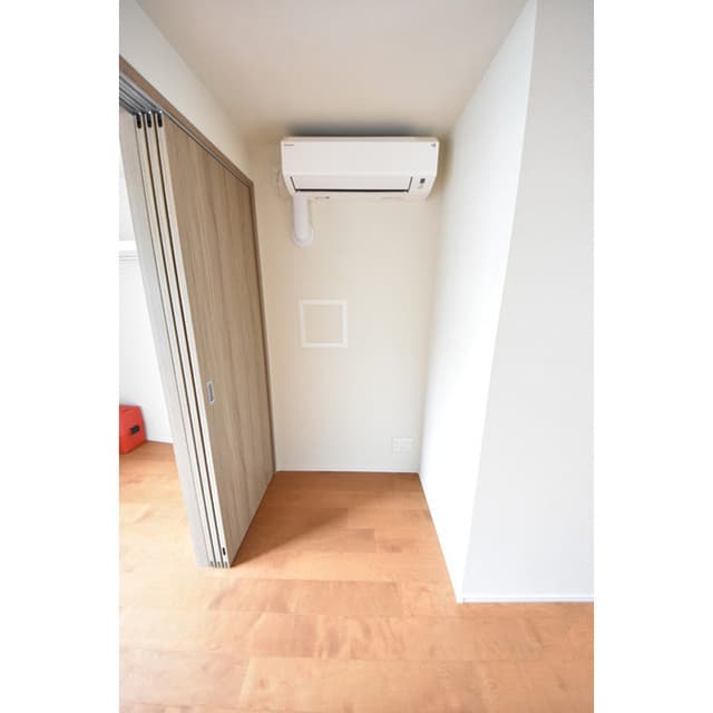 Room image 16