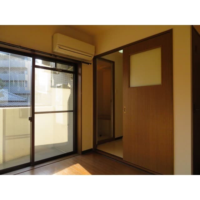 Room image 8