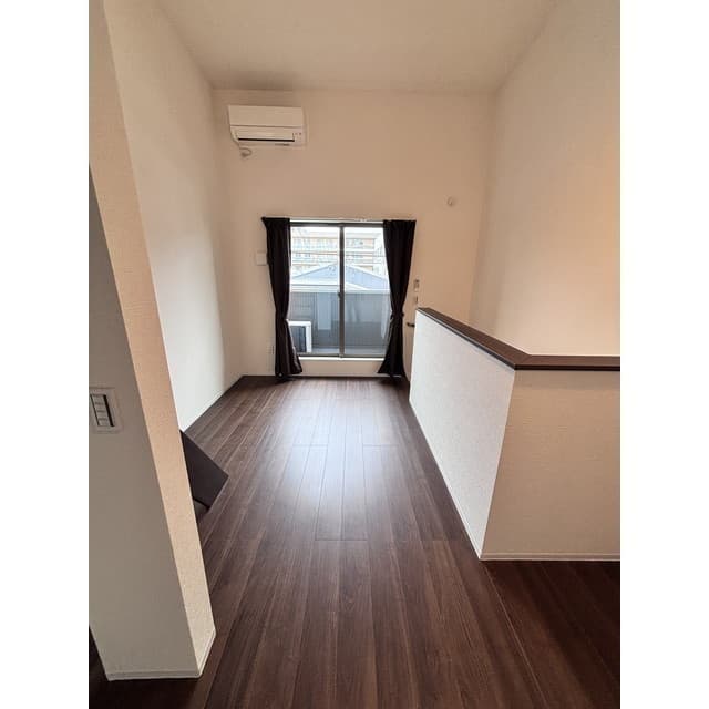 Room image 12