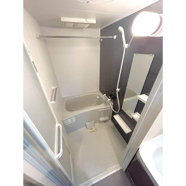 Room image 8