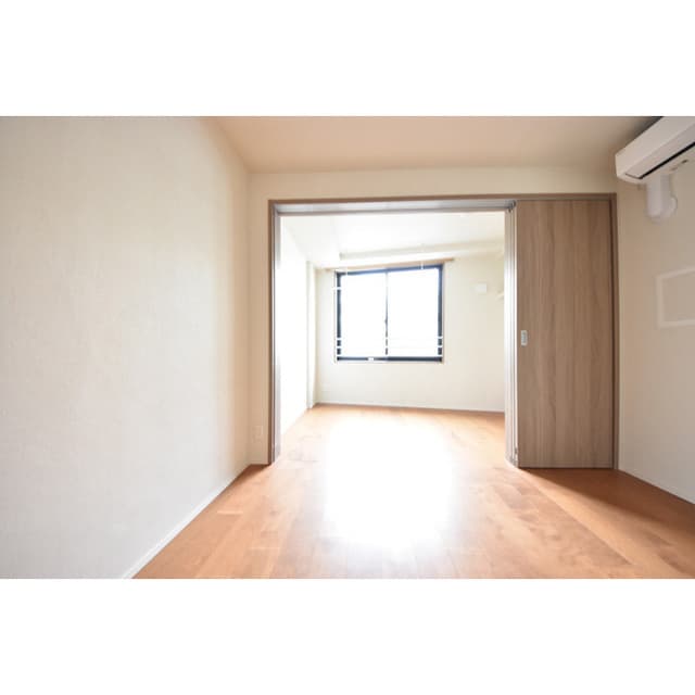 Room image 15
