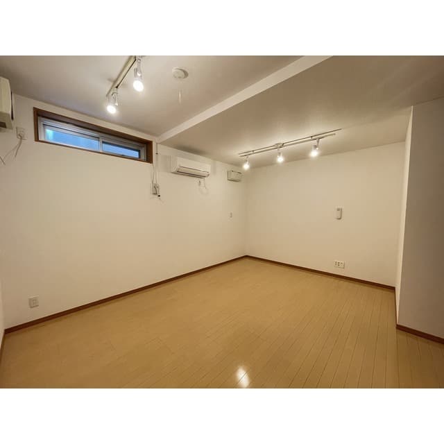 Room image 15