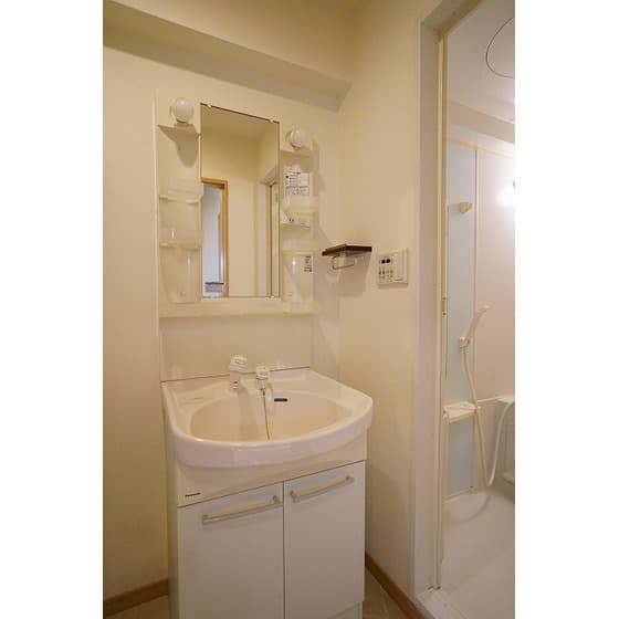 Room image 12