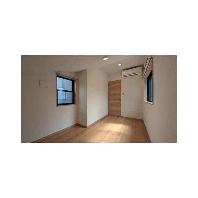 Room image 13