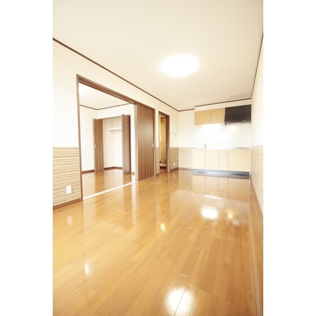 Room image 16