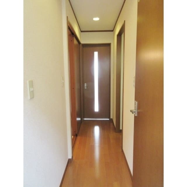Room image 8