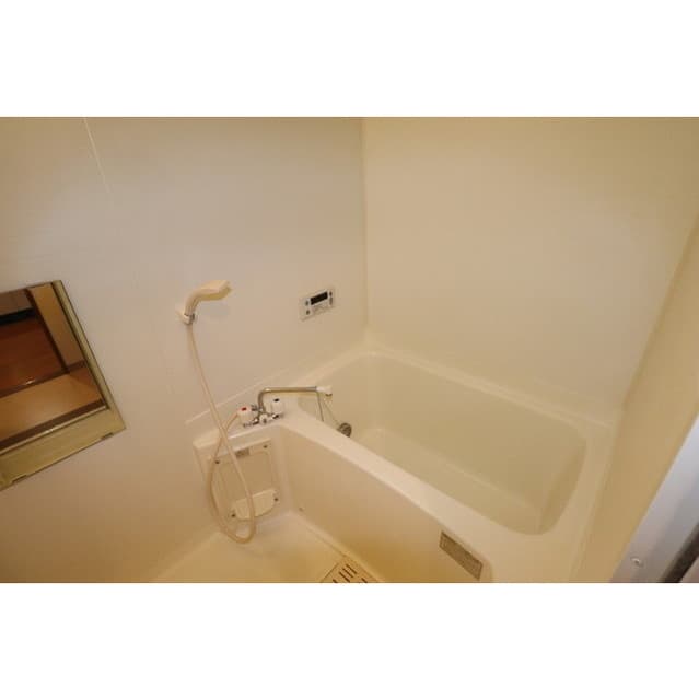 Room image 8