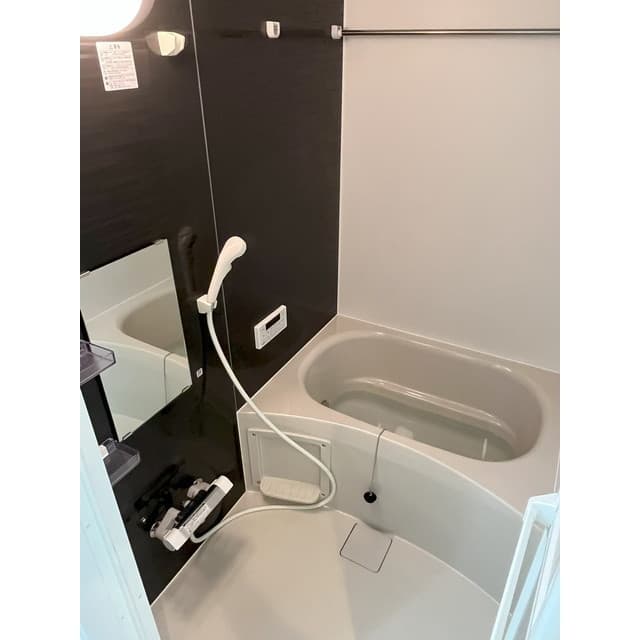 Room image 10