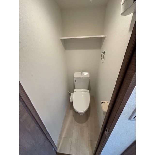 Room image 8