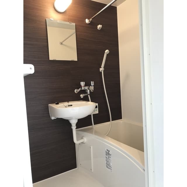 Room image 10
