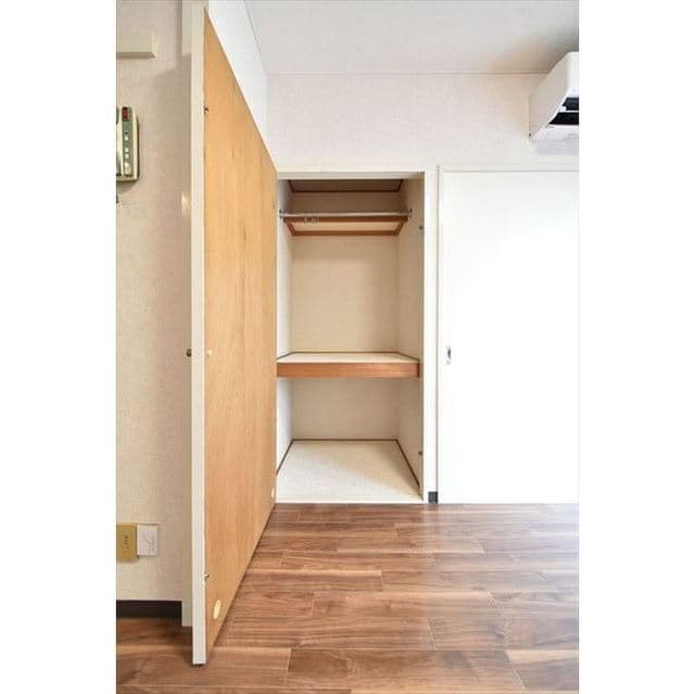 Room image 16
