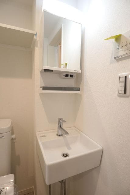 Room image 8