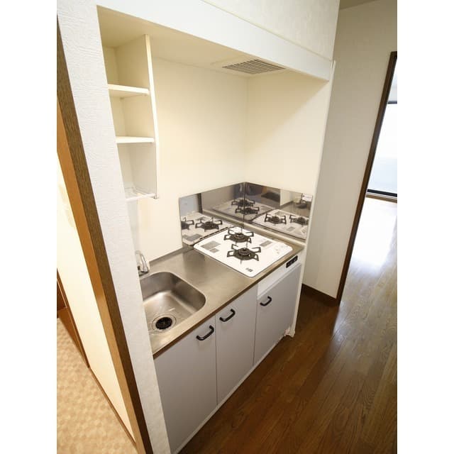 Room image 8