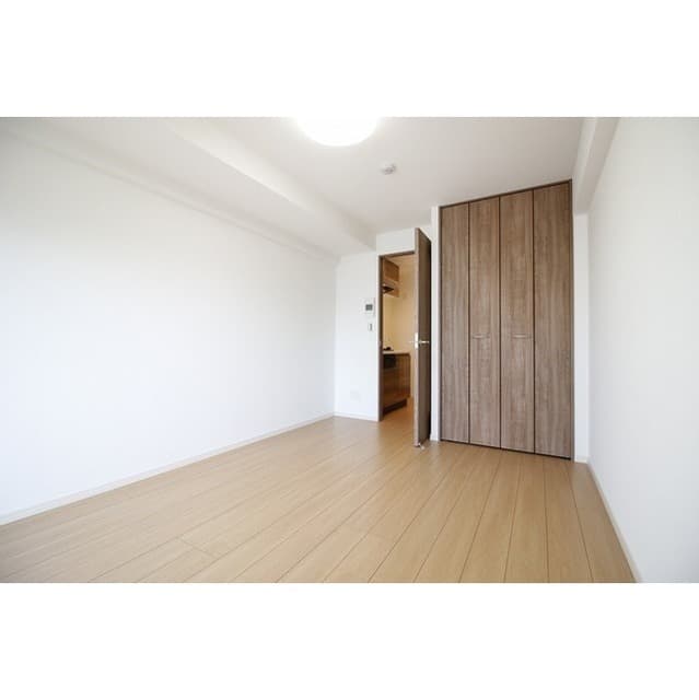 Room image 16
