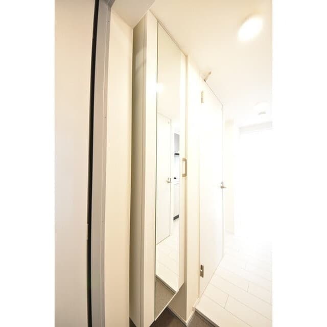 Room image 8