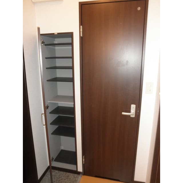 Room image 16