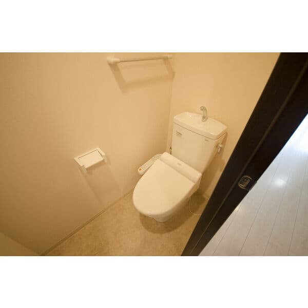 Room image 10