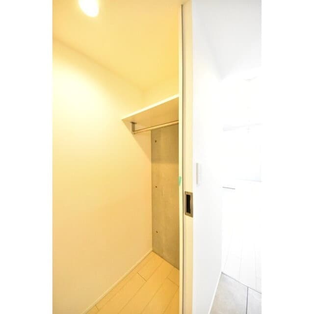 Room image 16