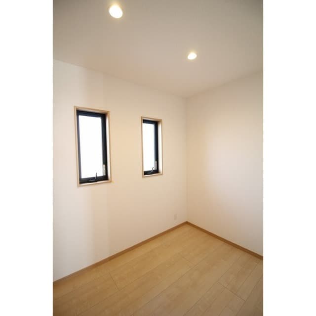 Room image 13