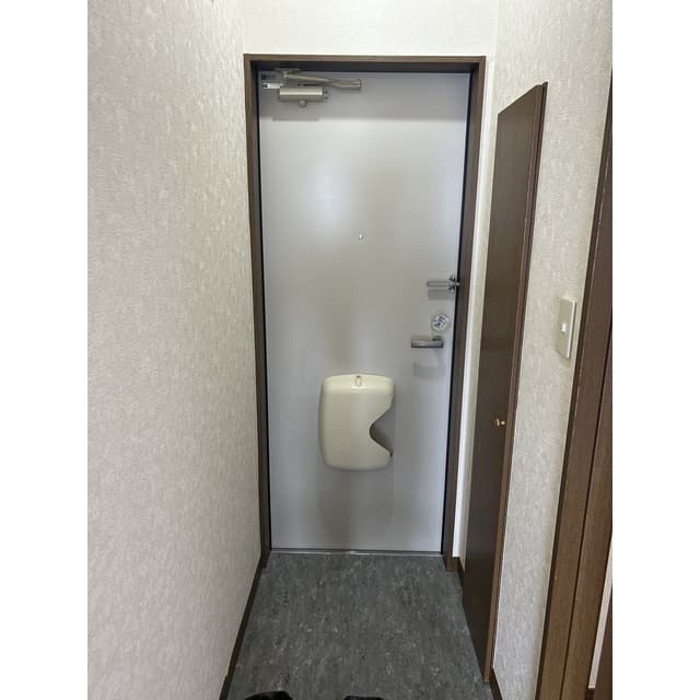 Room image 8