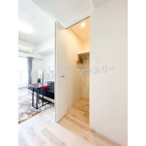 Room image 8