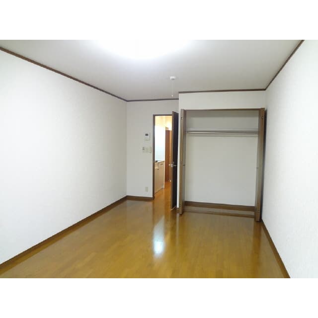 Room image 14