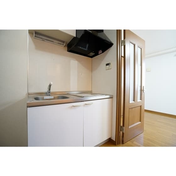 Room image 8