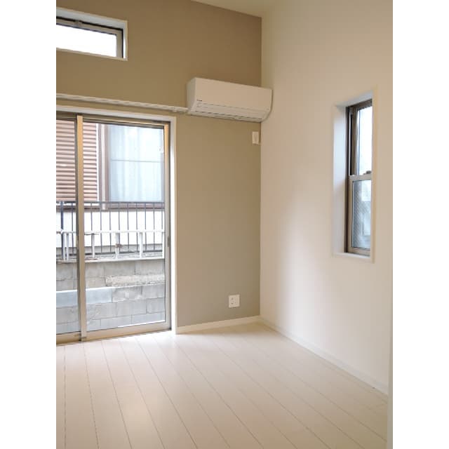 Room image 8