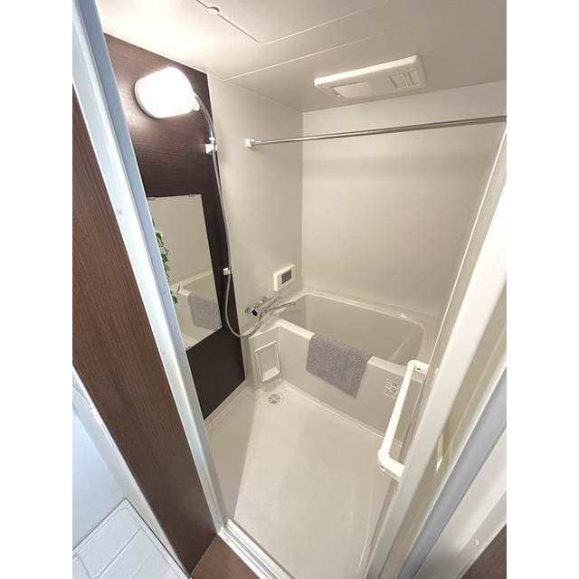 Room image 8