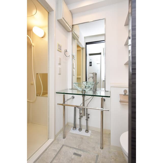 Room image 8