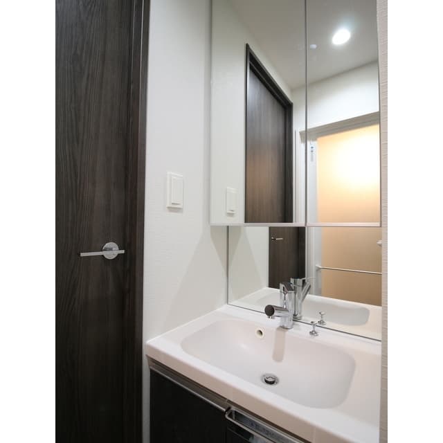 Room image 12