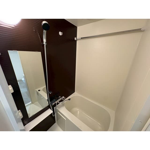 Room image 15