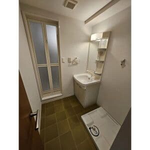 Room image 16