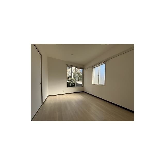 Room image 15