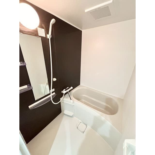 Room image 10