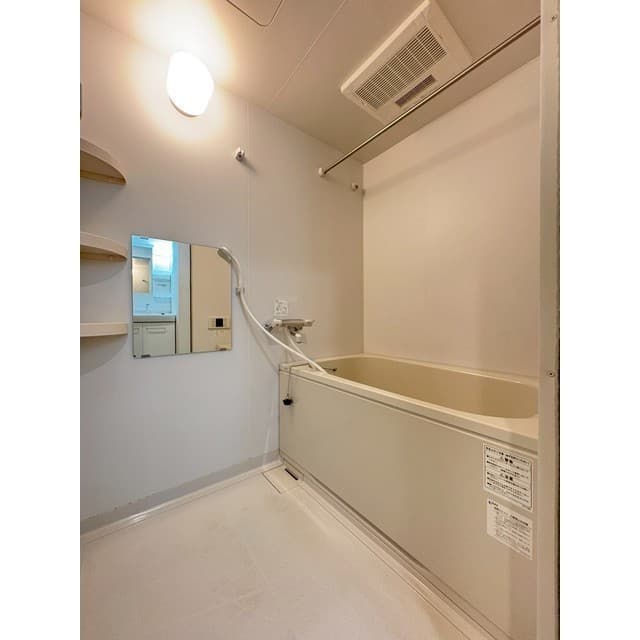Room image 8