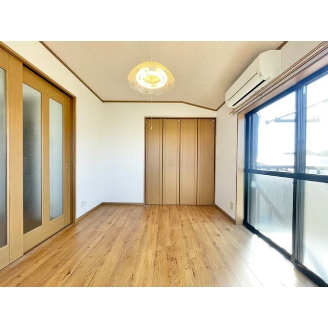 Room image 11